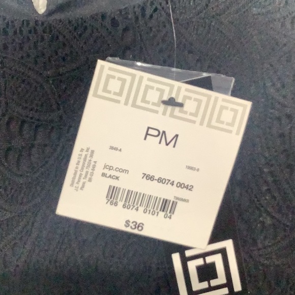 Liz Claiborne NEW - Sz Petite M - nylon /spandex lace two layer Short Sleeve top - Picture 2 of 6